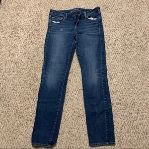 Women’s American Eagle skinny jeans